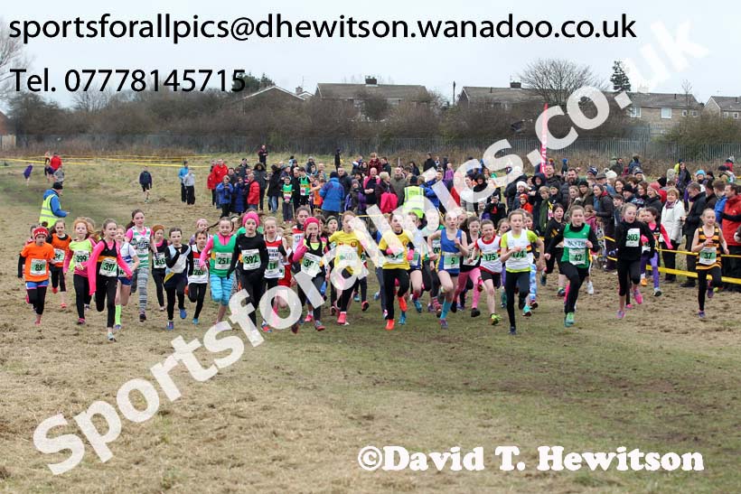 Girls under-11s Start Fitness NEHL, Wrekenton, Gateshead. Photo: David T. Hewitson/Sports for All Pics